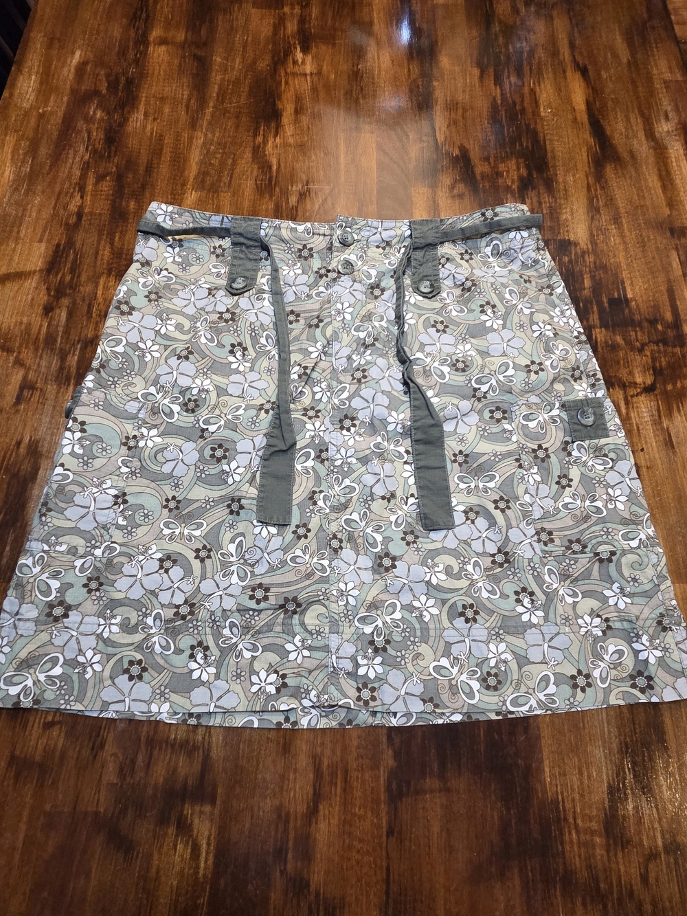Columbia Skirt Women's Size L Y2K Army Green Flowers and Butterflies Gorpcore